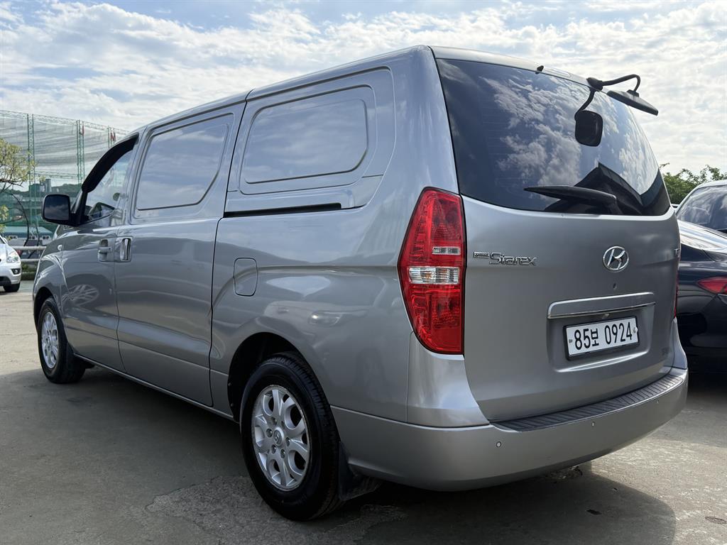 HYUNDAI Starex - Vista 4