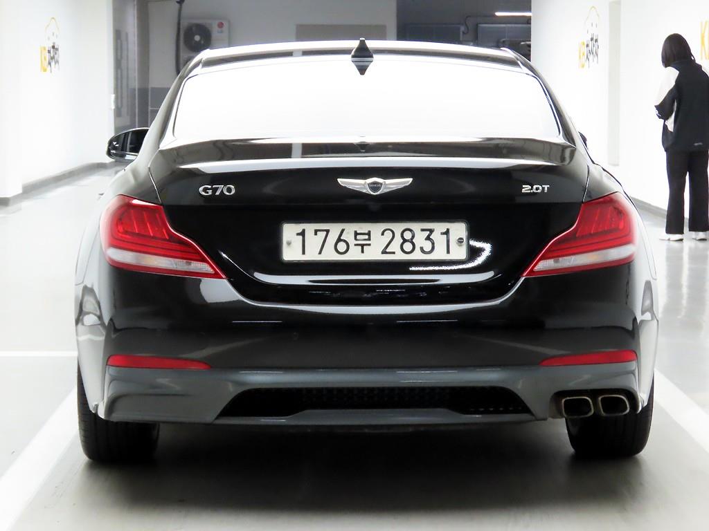 Genesis G70 - Vista 3