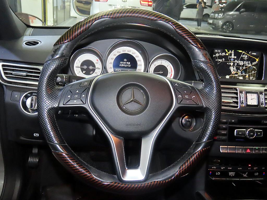 Mercedes Benz E class - Vista 8