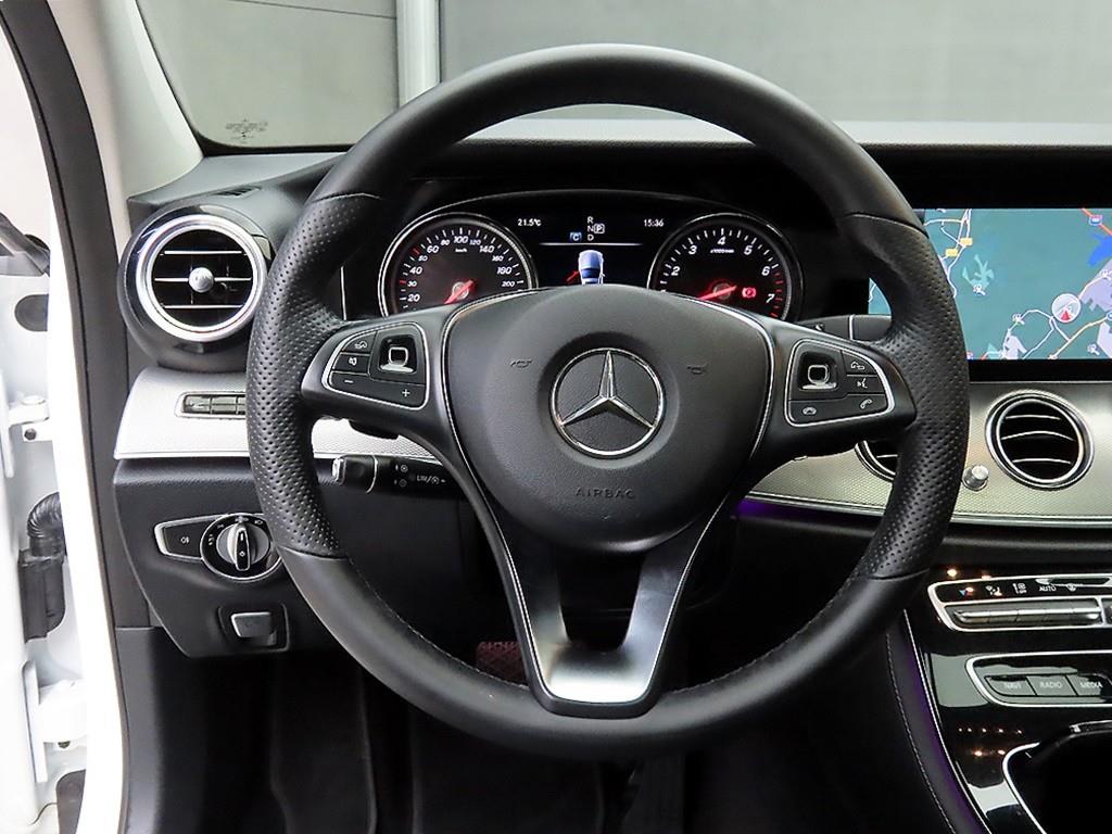 Mercedes Benz E class - Vista 9