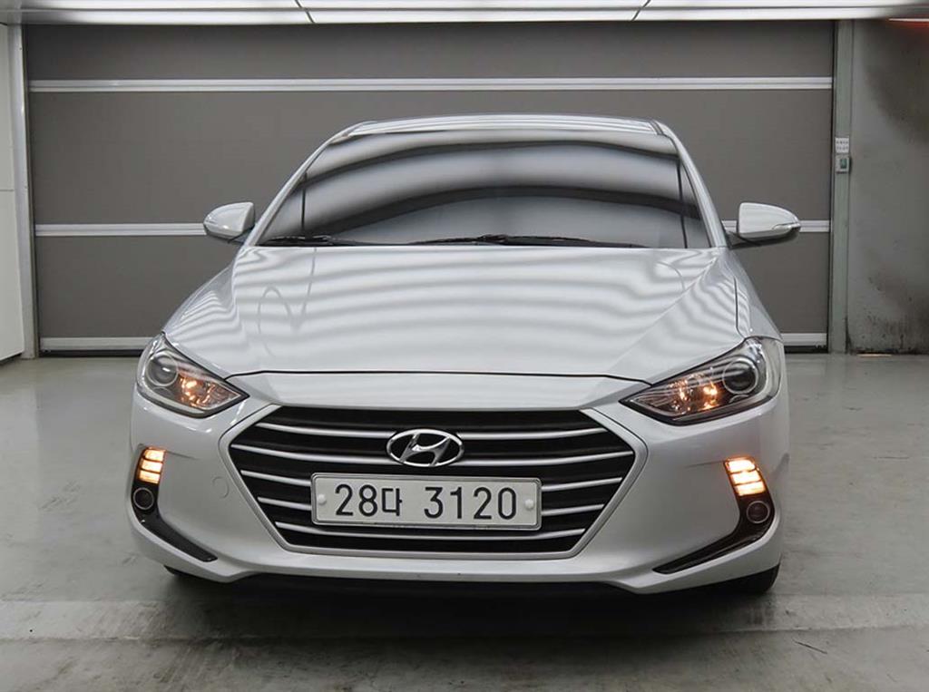 HYUNDAI Avante - Vista 2