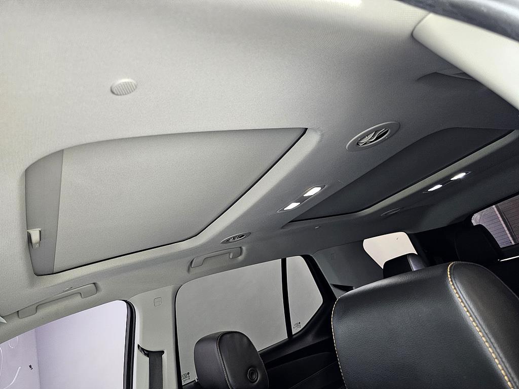 Chevrolet Travers - Vista 12