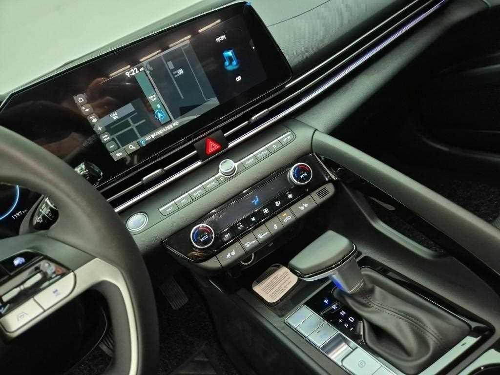 HYUNDAI Avante - Vista 10