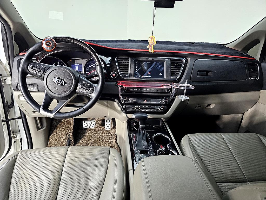KIA Carnival - Vista 5