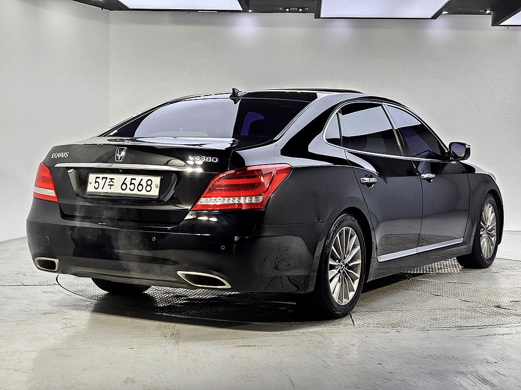 HYUNDAI Equus - Vista 4