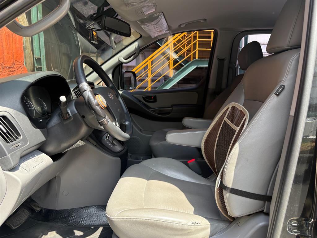 HYUNDAI Starex - Vista 10