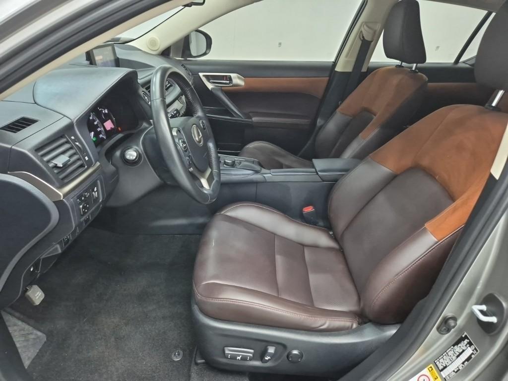 Lexus CT - Vista 11
