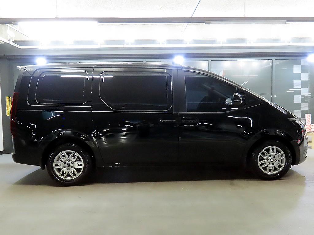 HYUNDAI Staria - Vista 3