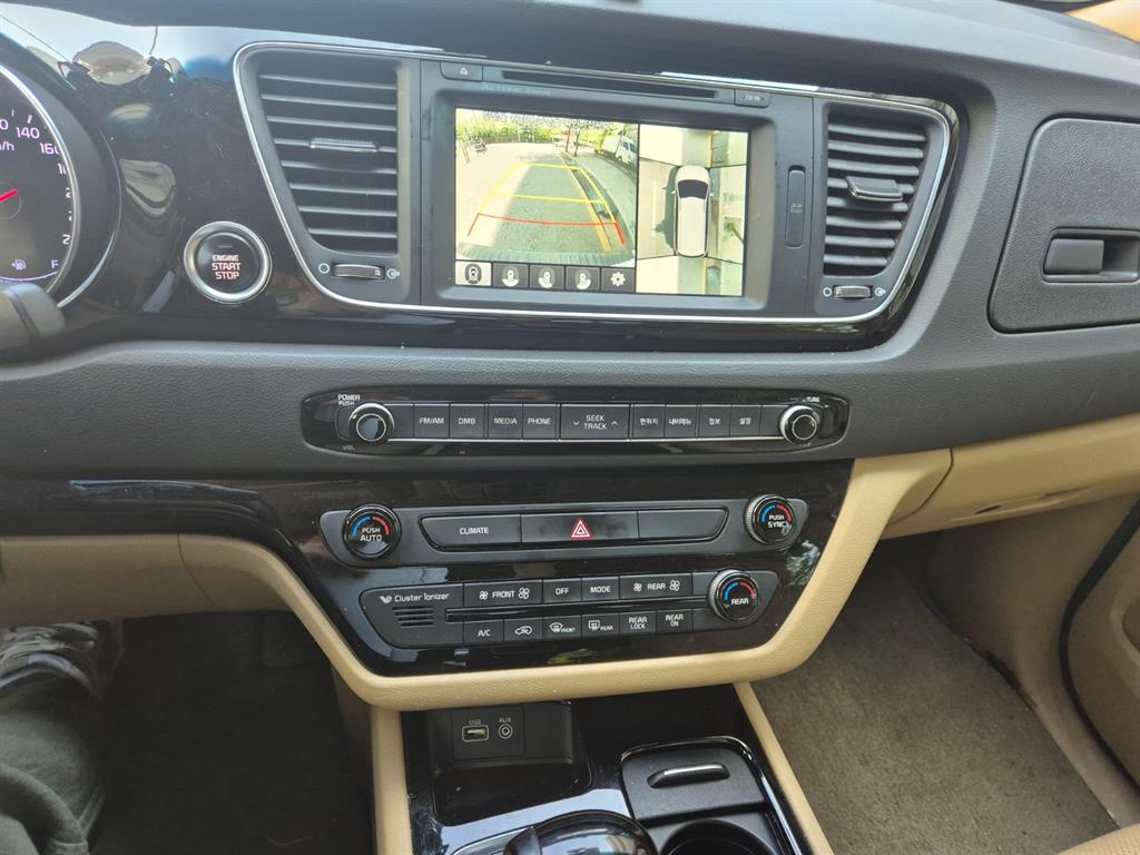 KIA Carnival - Vista 10