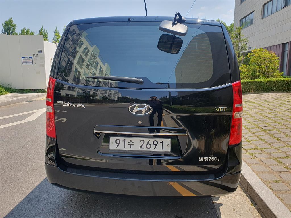 HYUNDAI Starex - Vista 2