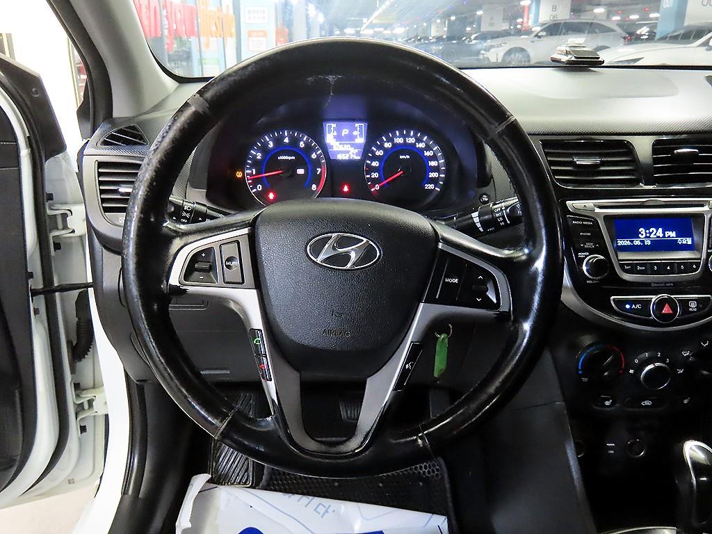 HYUNDAI Accent - Vista 8