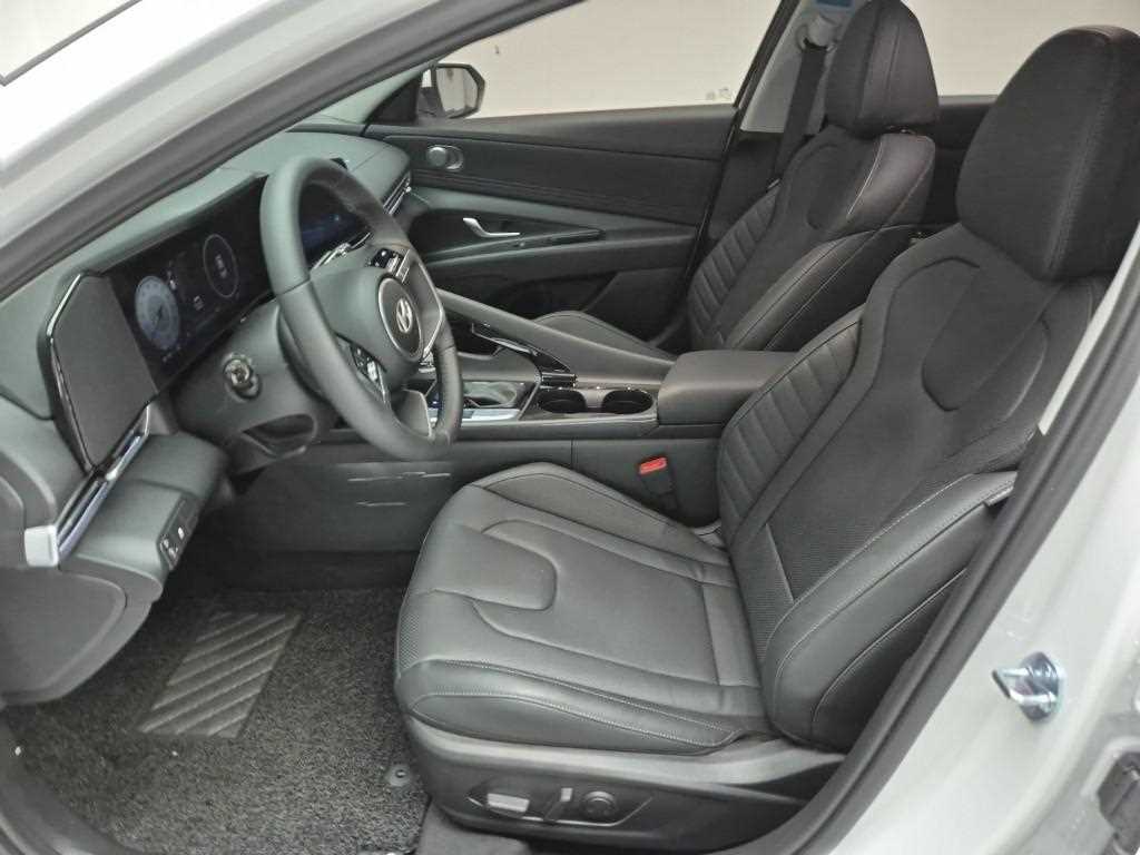 HYUNDAI Avante - Vista 11