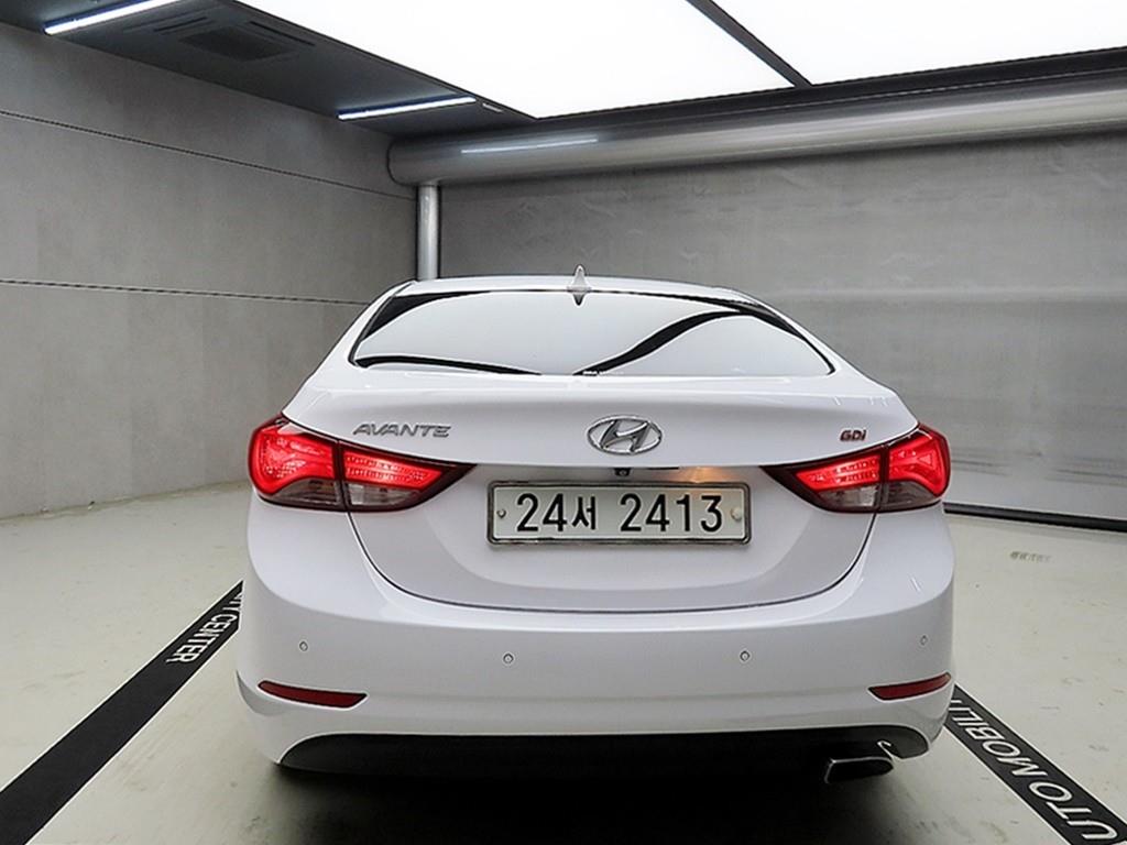 HYUNDAI Avante - Vista 3