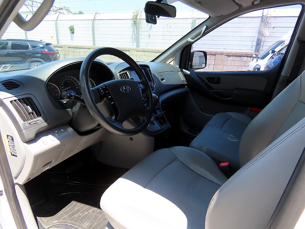 HYUNDAI Starex - Vista 7