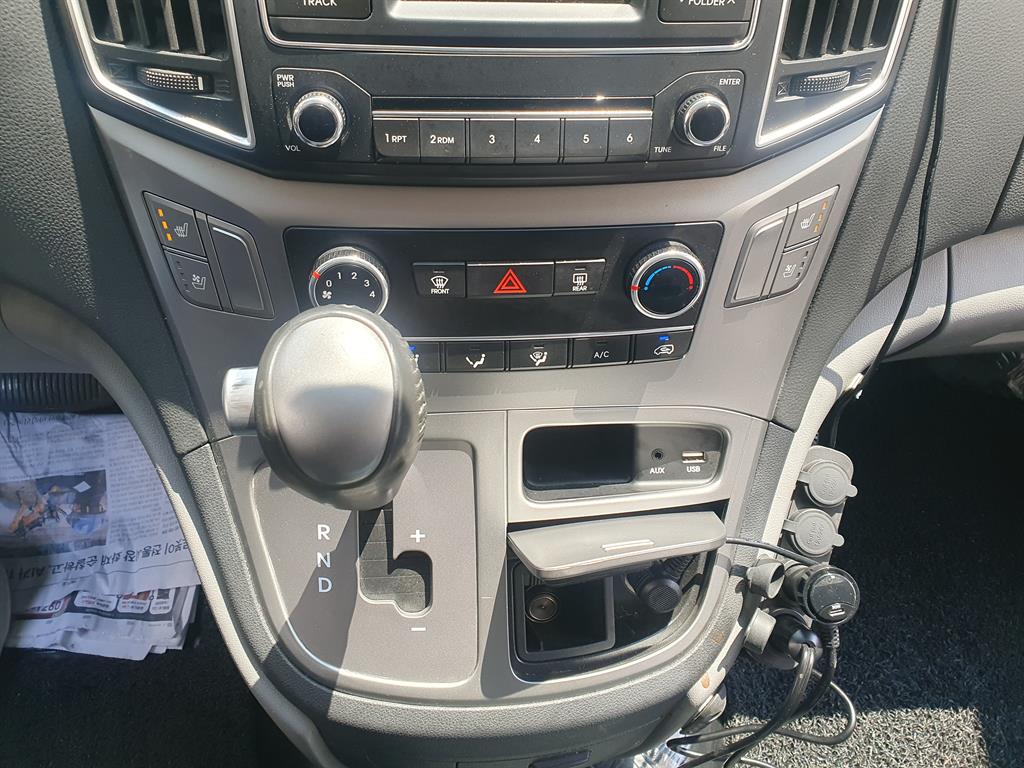 HYUNDAI Starex - Vista 8