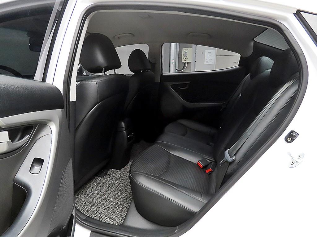 HYUNDAI Avante - Vista 6