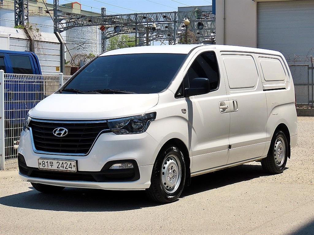 HYUNDAI Starex - Vista 2