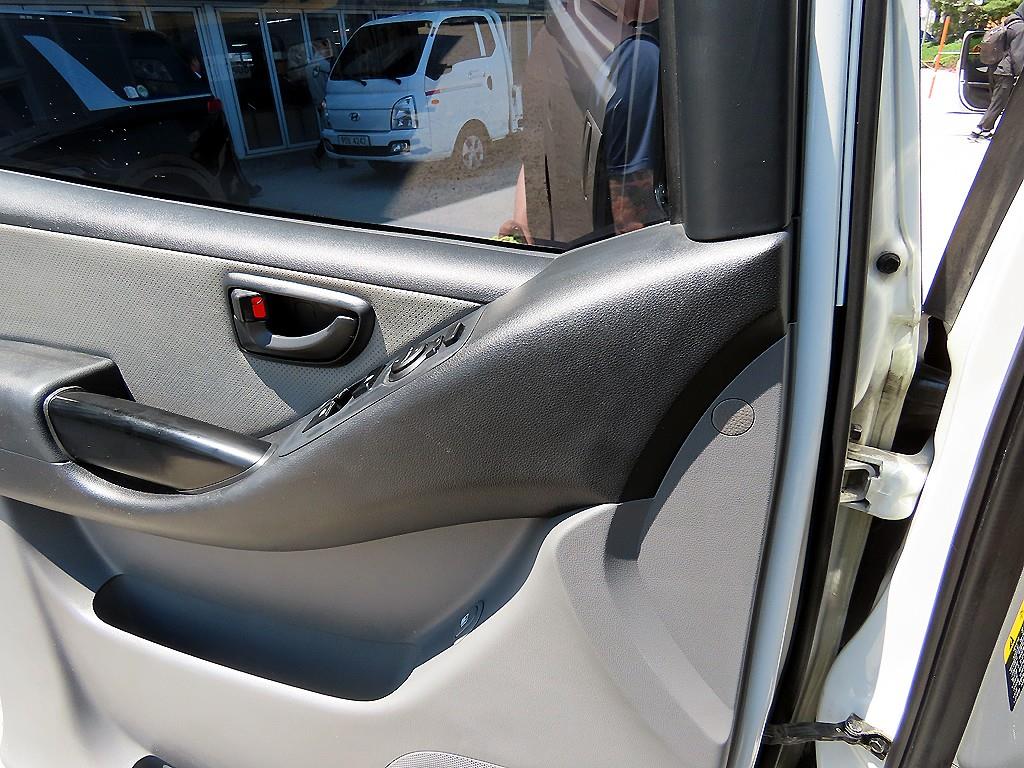 HYUNDAI Starex - Vista 11