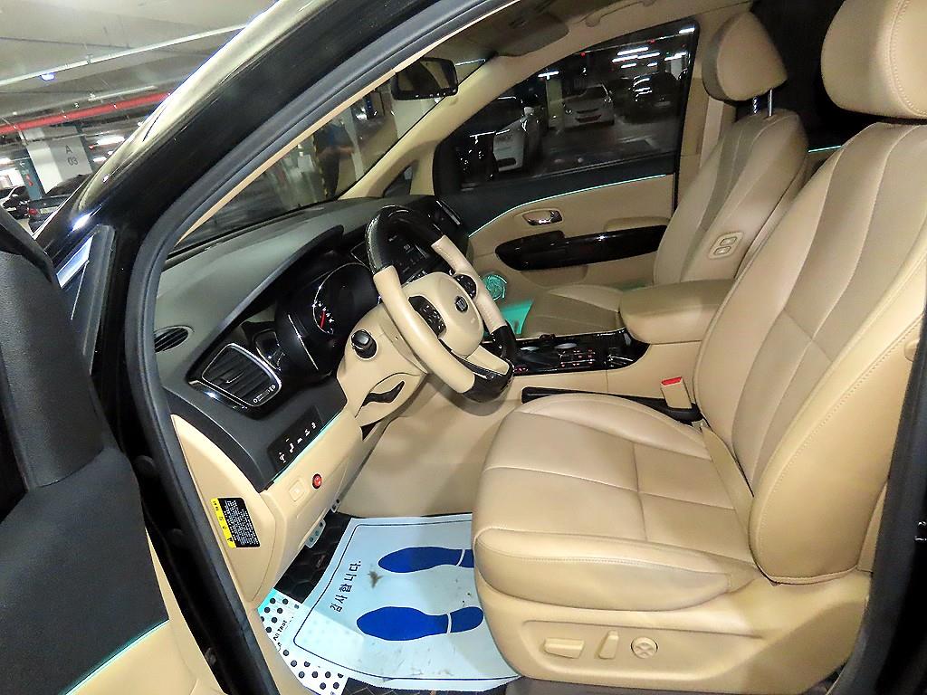 KIA Carnival - Vista 9