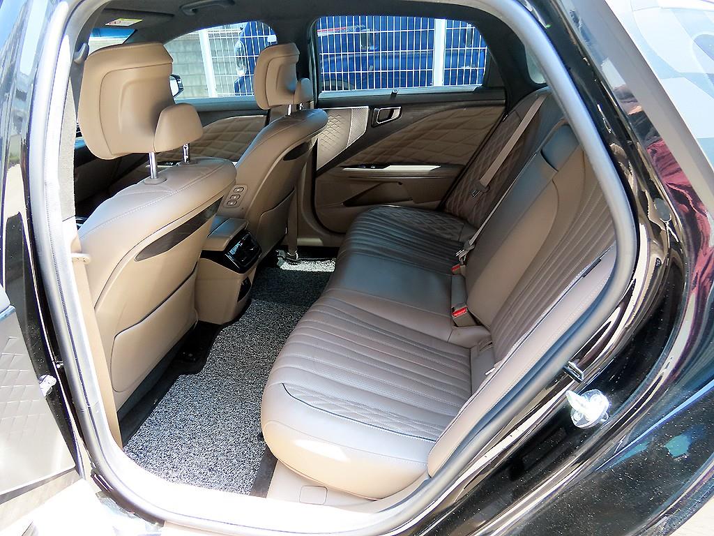 KIA K8 - Vista 6