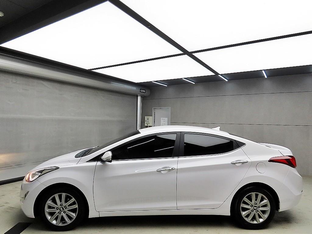 HYUNDAI Avante - Vista 4