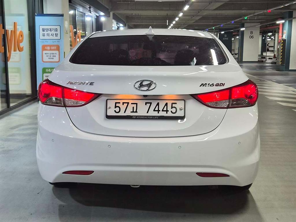 HYUNDAI Avante - Vista 5