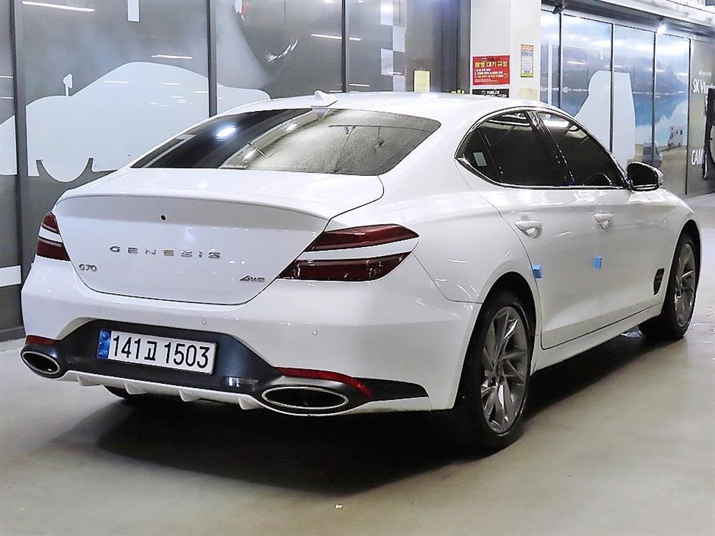 Genesis G70 - Vista 4