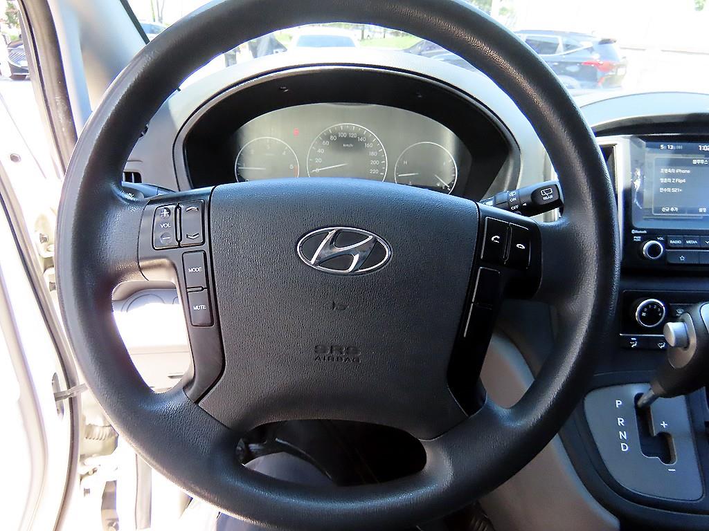 HYUNDAI Starex - Vista 8