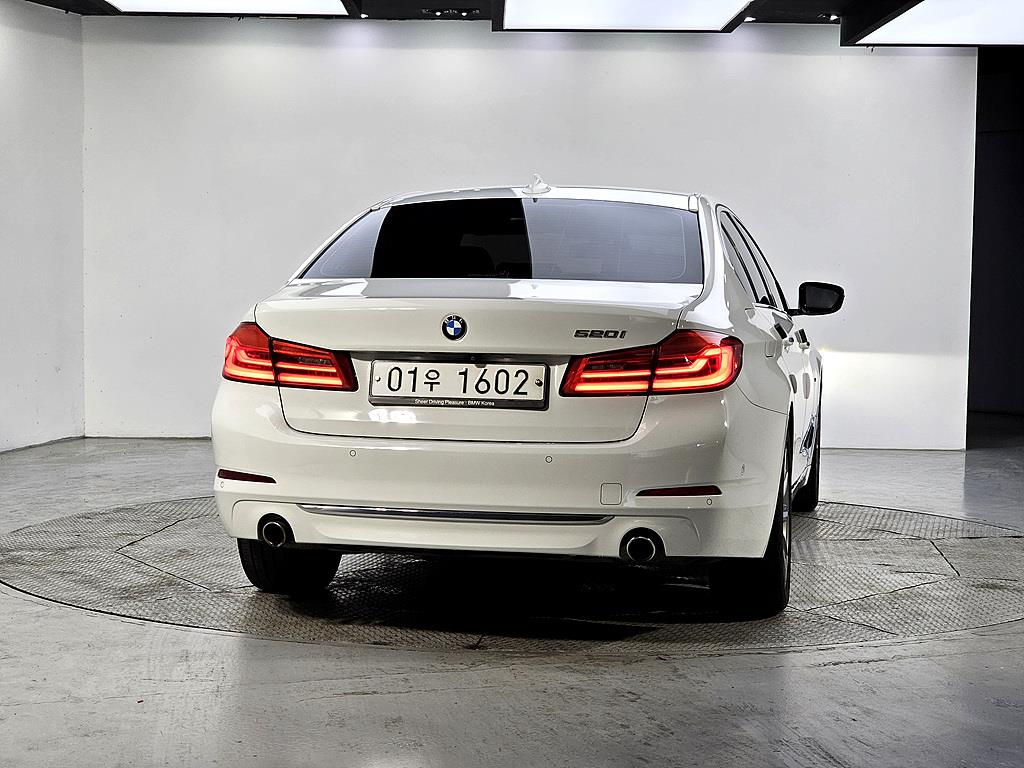BMW 5 Series - Vista 4