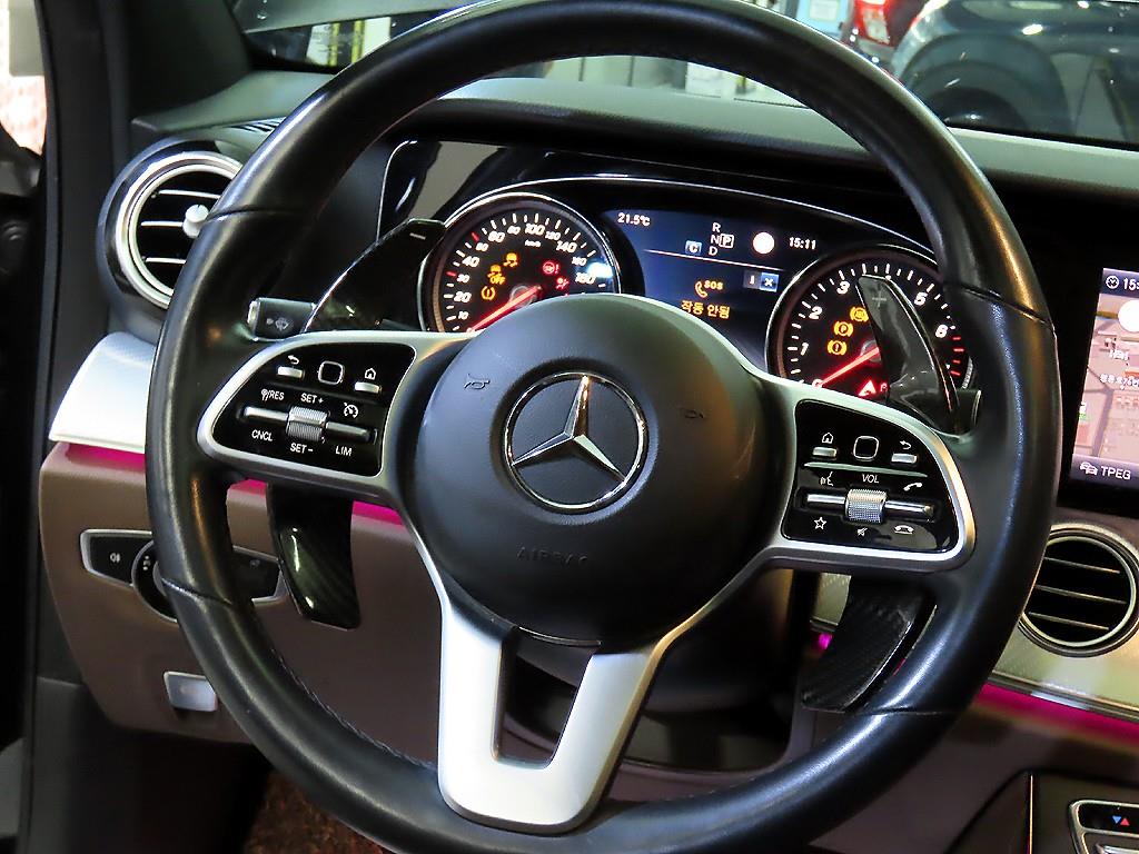 Mercedes Benz E class - Vista 8