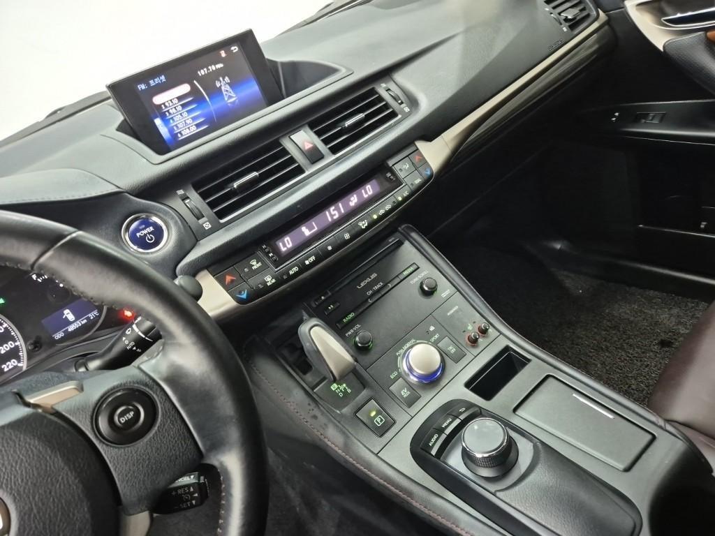 Lexus CT - Vista 10