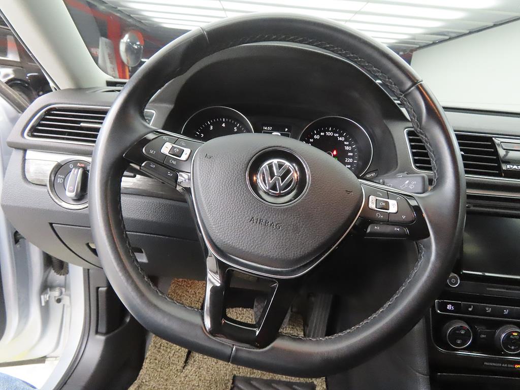Volkswagen Passat - Vista 8