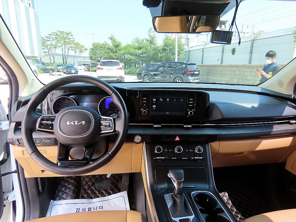 KIA Carnival - Vista 8