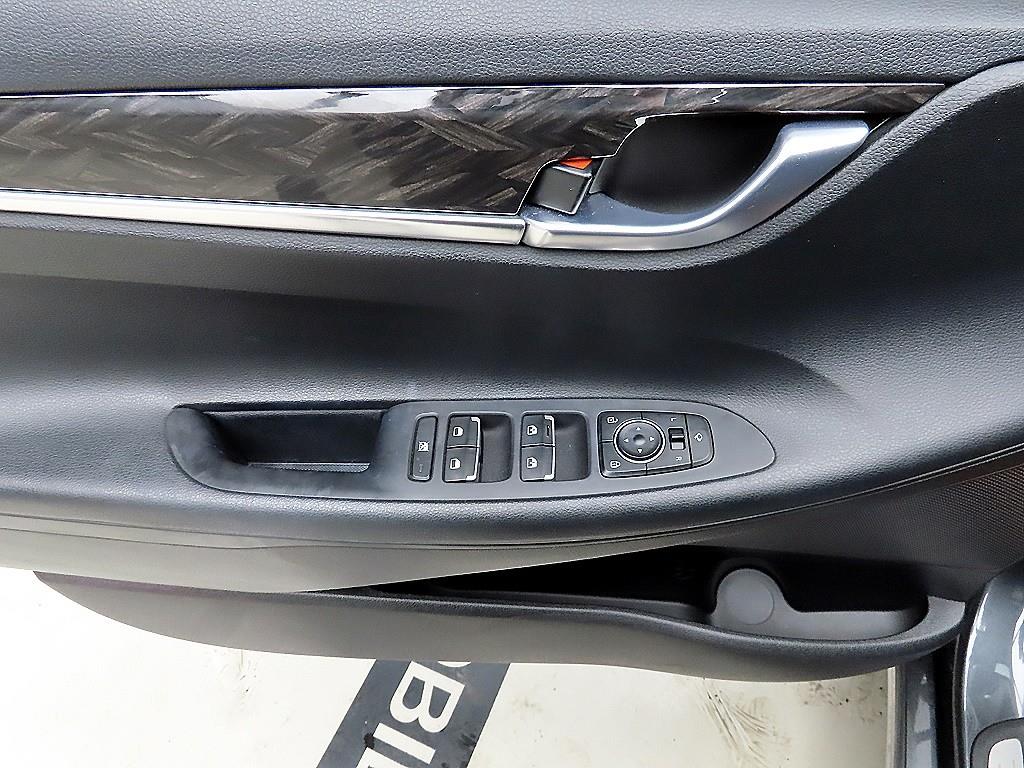 HYUNDAI Grandeur - Vista 11