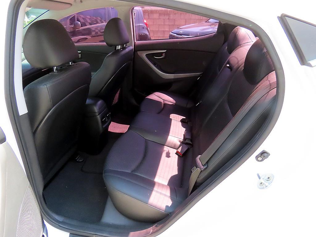 HYUNDAI Avante - Vista 6