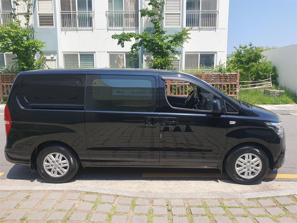 HYUNDAI Starex - Vista 3
