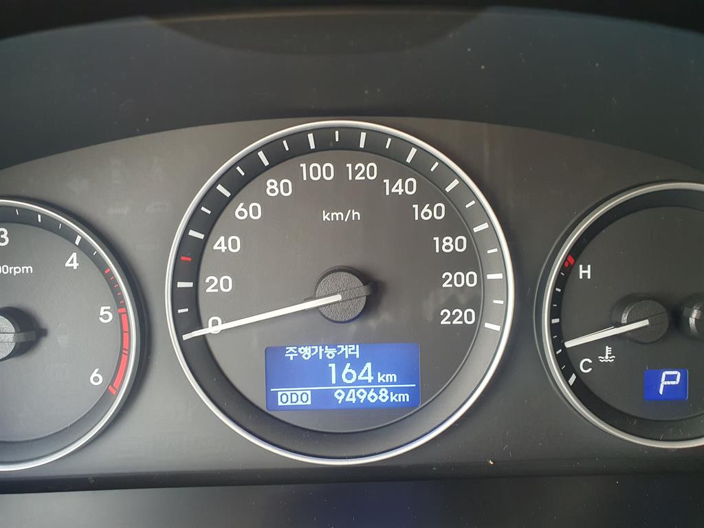 HYUNDAI Starex - Vista 5