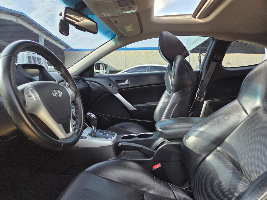 HYUNDAI Genesis - Vista 7