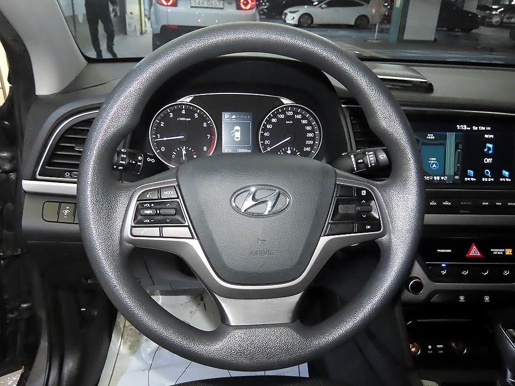 HYUNDAI Avante - Vista 8