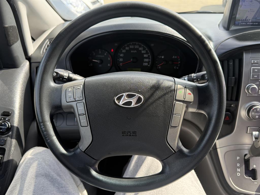 HYUNDAI Starex - Vista 7