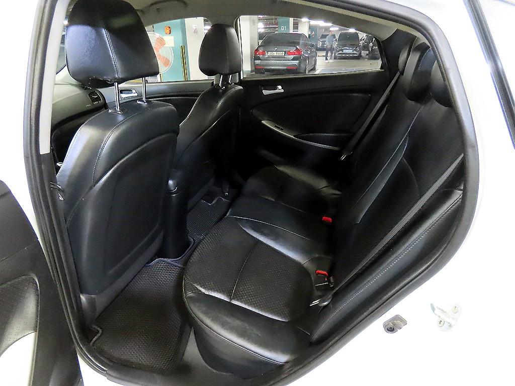 HYUNDAI Accent - Vista 7