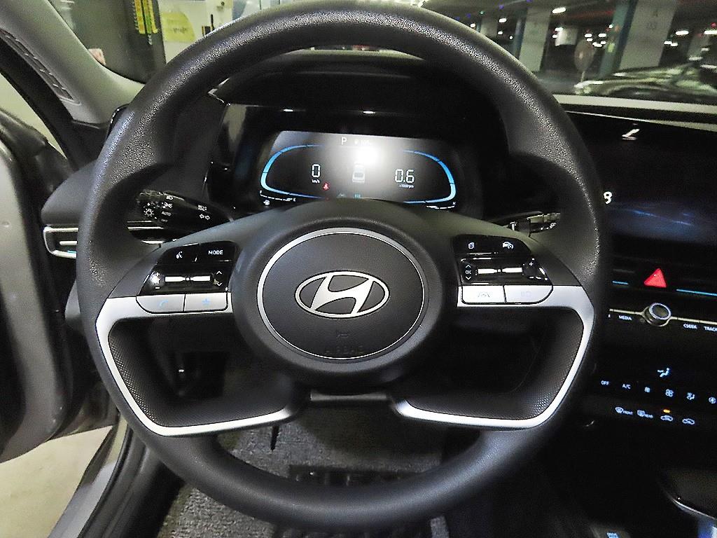 HYUNDAI Avante - Vista 8