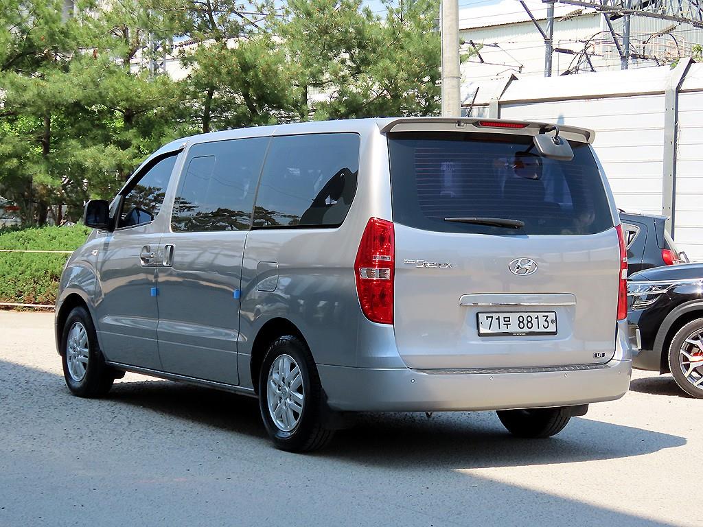 HYUNDAI Starex - Vista 3