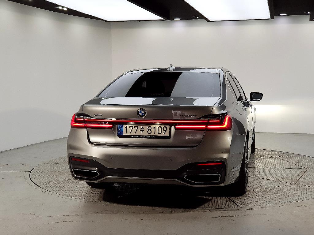 BMW 7 Series - Vista 3