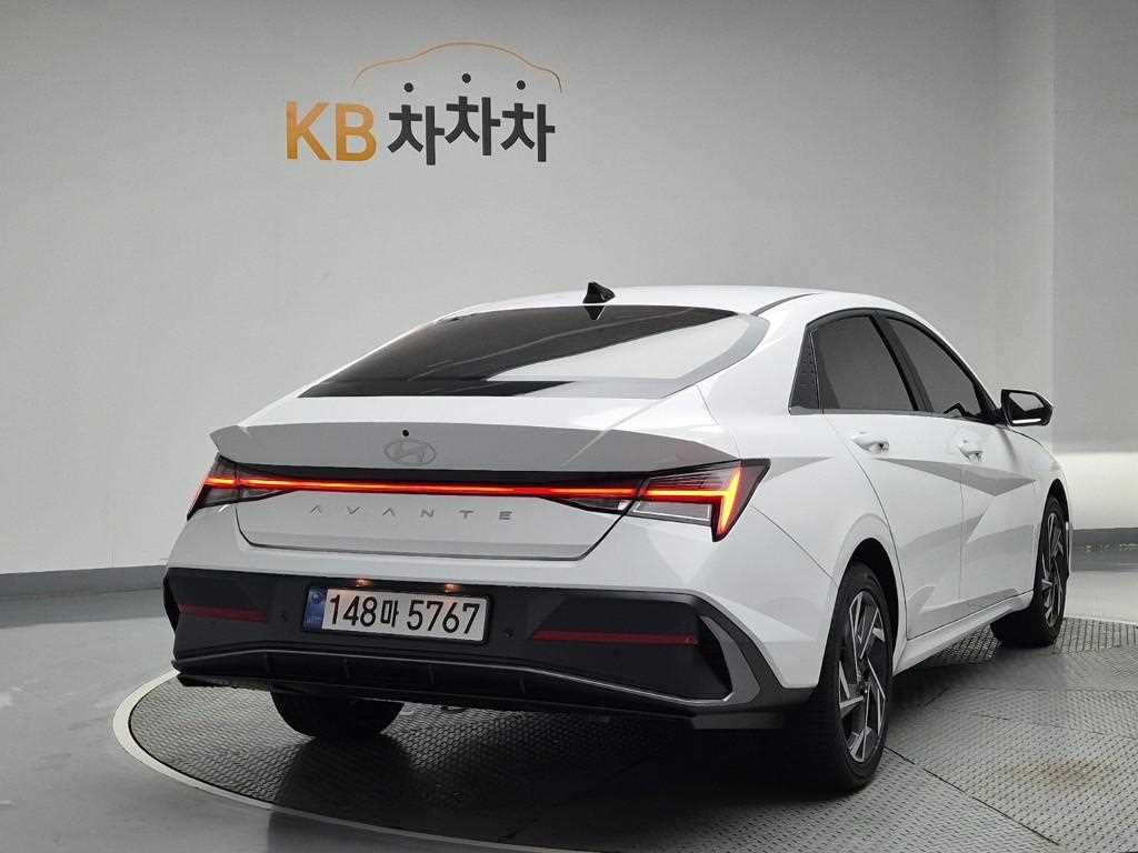 HYUNDAI Avante - Vista 3