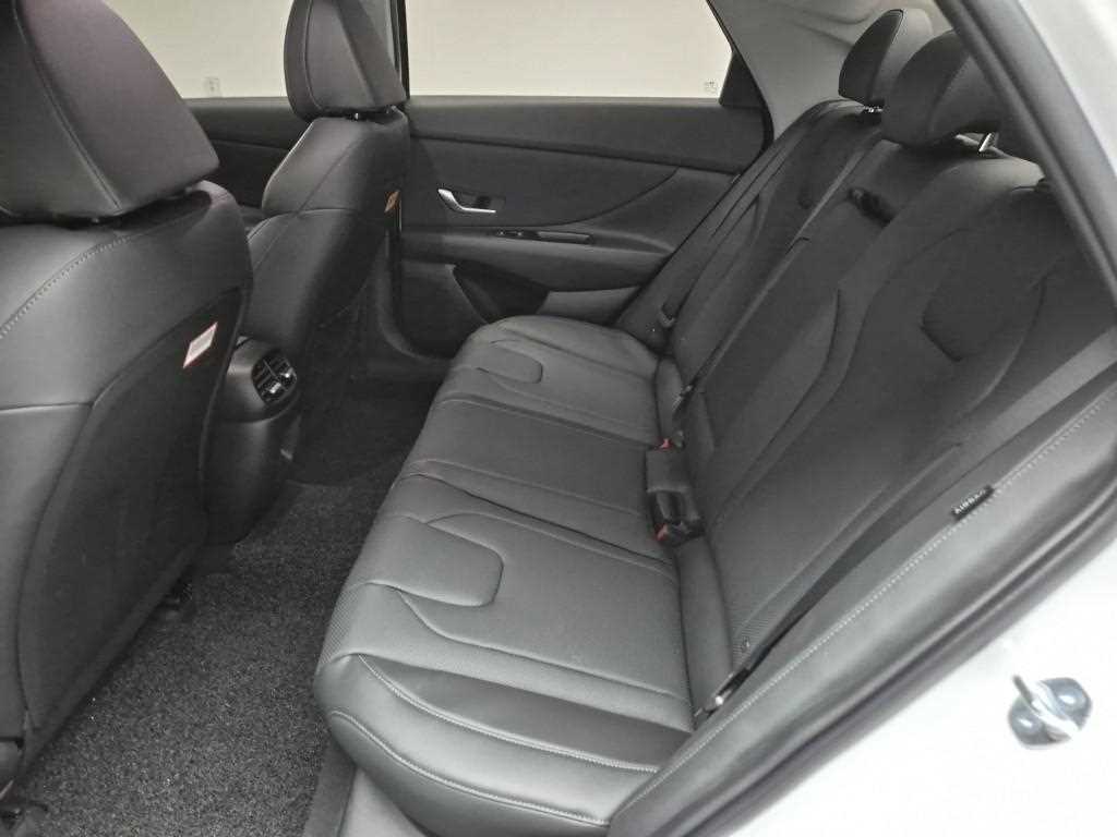 HYUNDAI Avante - Vista 12