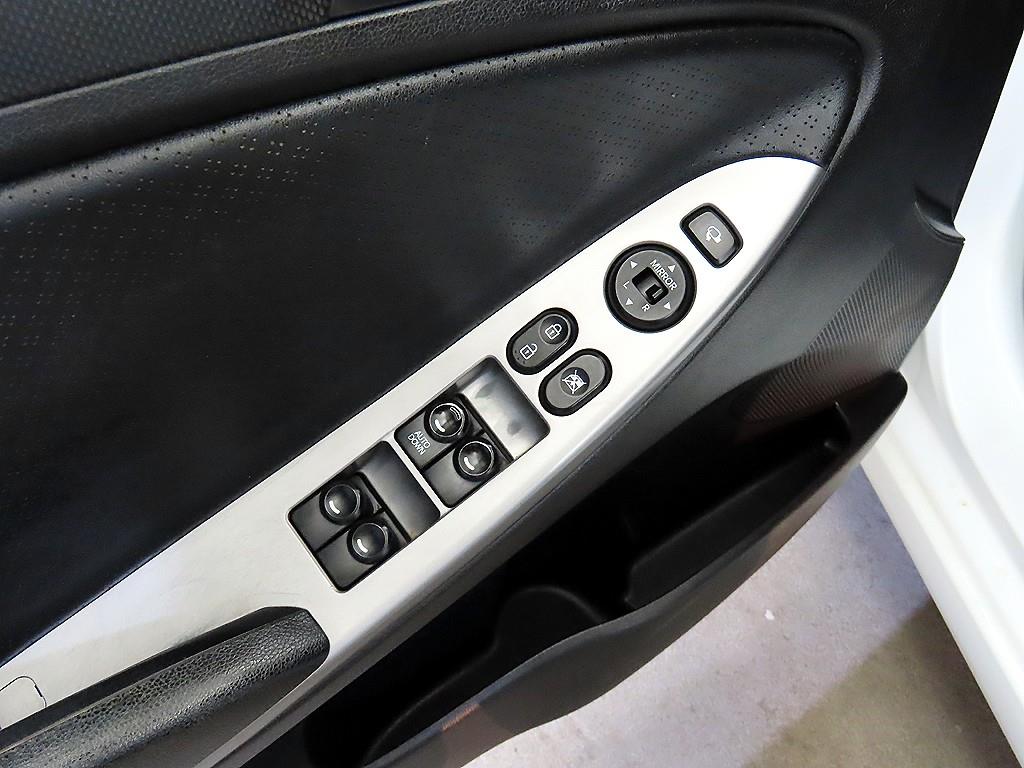 HYUNDAI Accent 2016 Blanco - Importación desde Corea - HF Imports Iquique - Foto 13