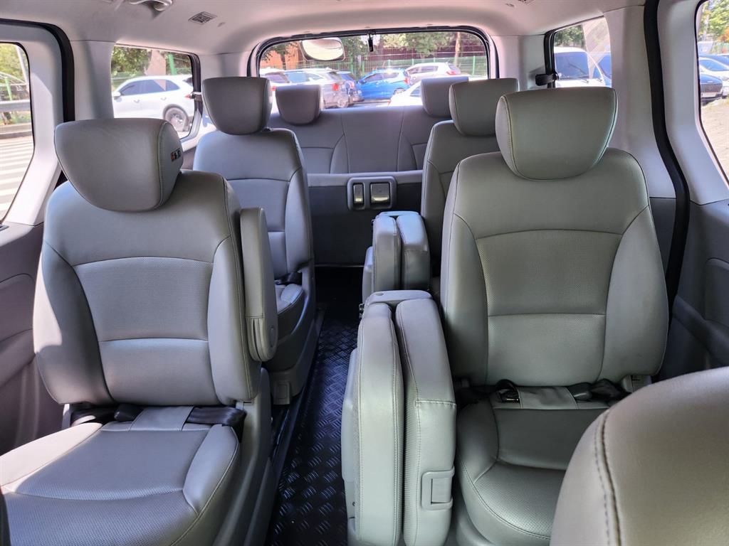 HYUNDAI Starex - Vista 9