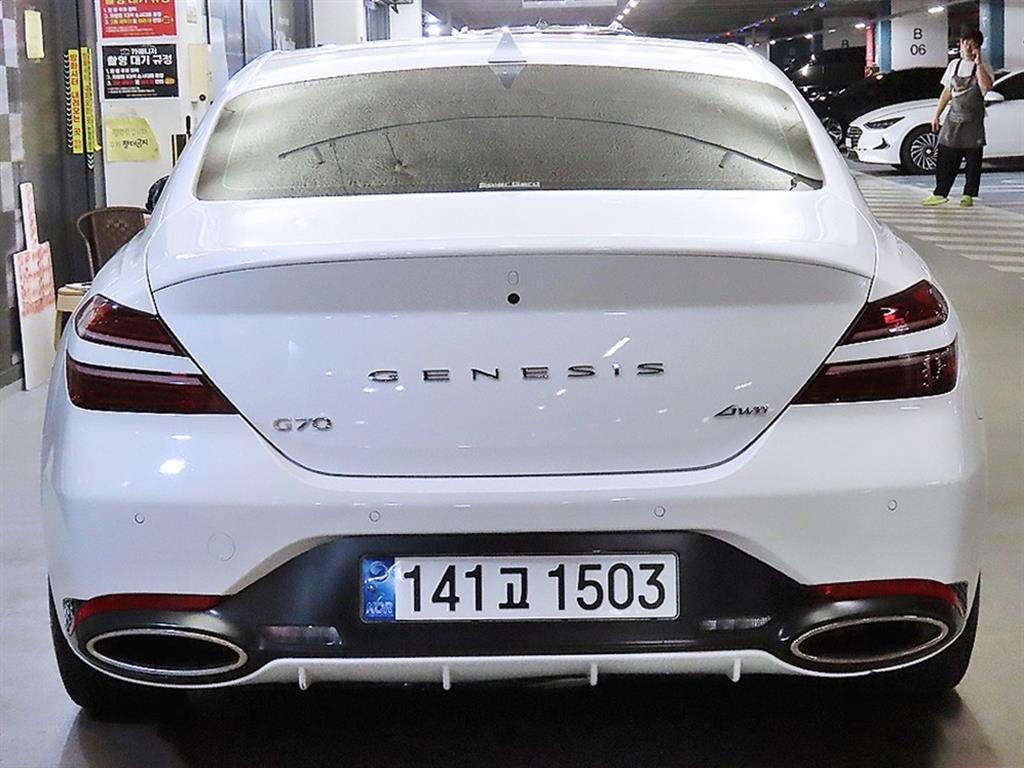 Genesis G70 - Vista 5