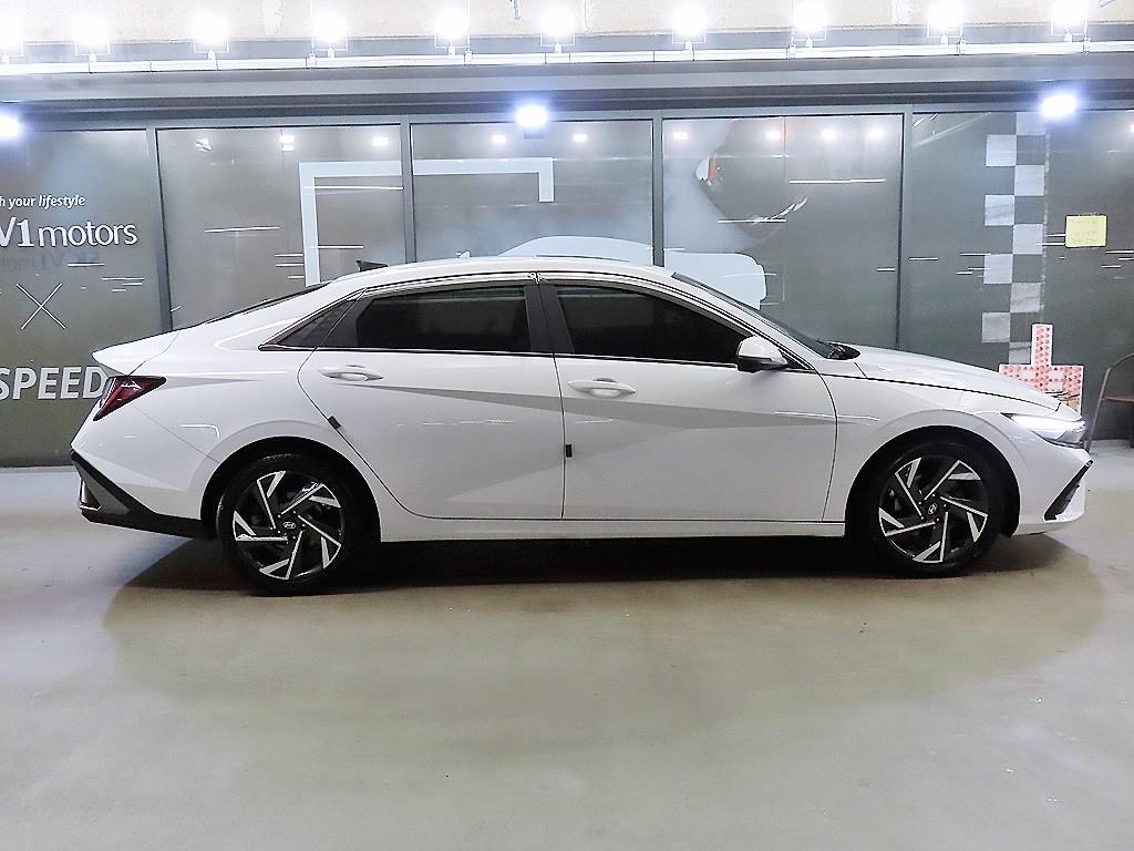 HYUNDAI Avante - Vista 3